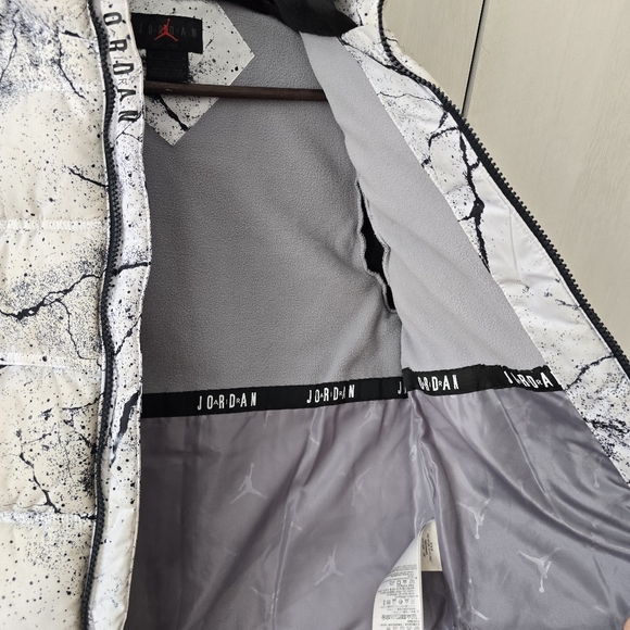 Jordan Air 2 Fer Puffer Jacket Vest. ***read - Flaw**** - Picture 9 of 14